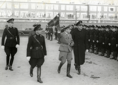 97844 Afbeelding van de inspectie van de erewacht van de W.A. (Weer Afdeling van de Nationaal Socialistische Beweging), ...